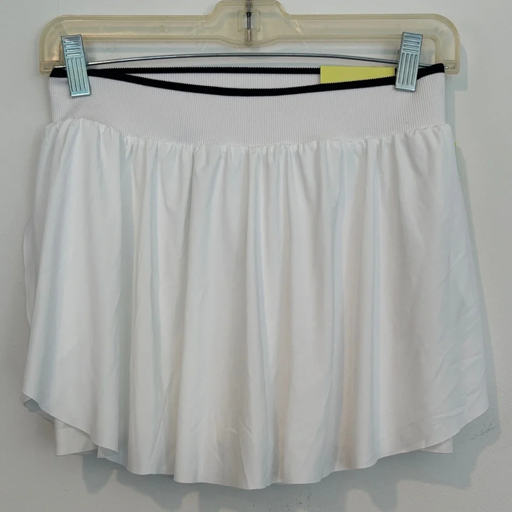 NWT All in Motion Girls White Mid Rise Athletic Skort in a size XL(14)